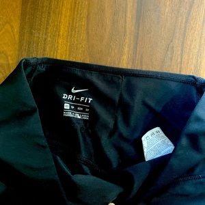 Women‘s XS Nike Cropped Workout Leggings